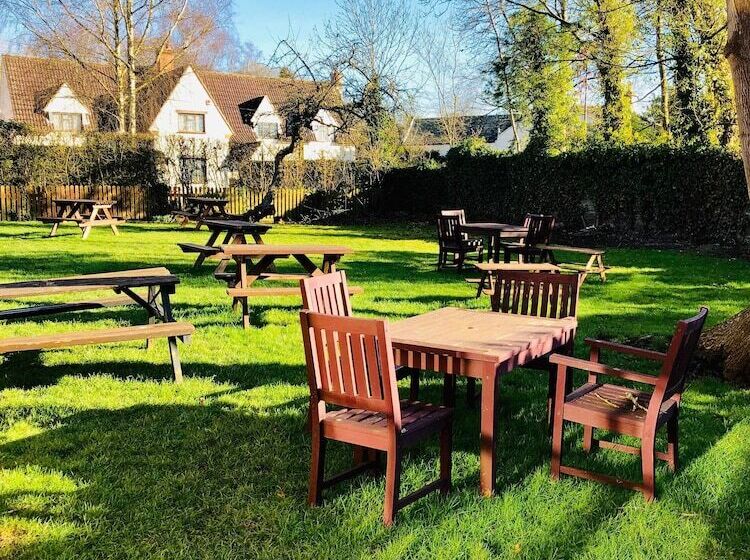 The Hollybush Inn And B&b