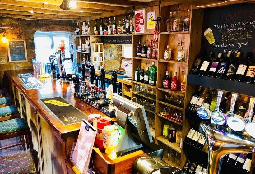 The Hollybush Inn And B&b