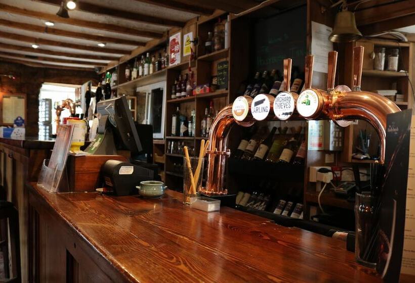 The Hollybush Inn And B&b