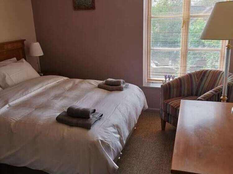 The Hollybush Inn And B&b