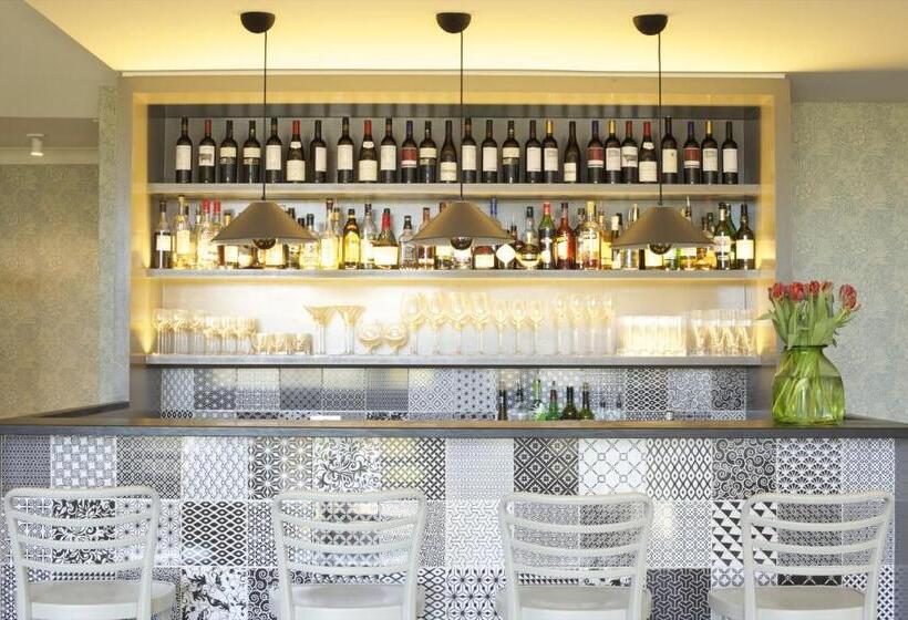 The Manor At Sway – Hotel, Restaurant And Gardens