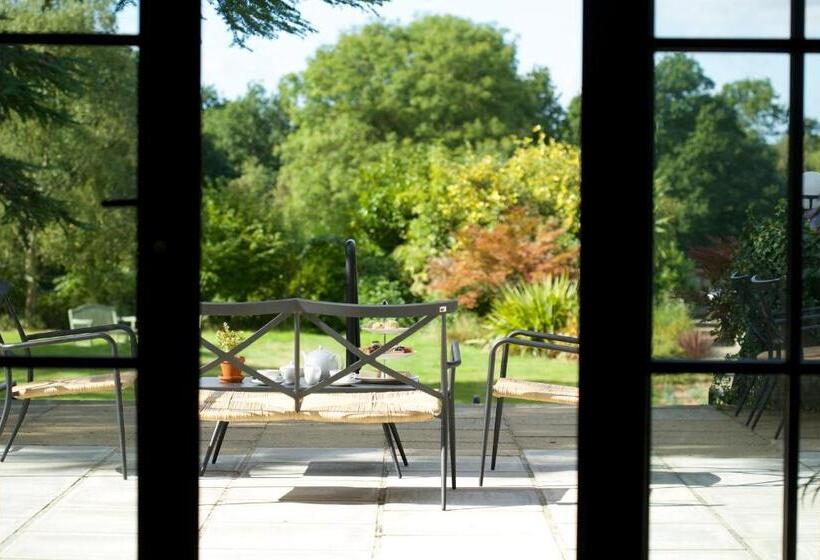 The Manor At Sway – Hotel, Restaurant And Gardens