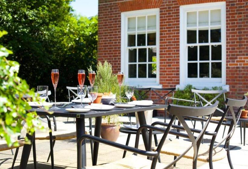 The Manor At Sway – Hotel, Restaurant And Gardens