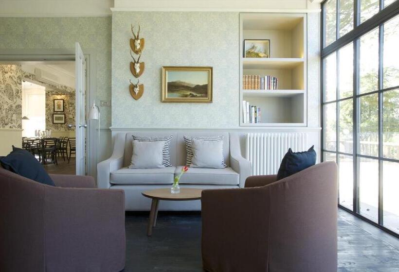 The Manor At Sway – Hotel, Restaurant And Gardens