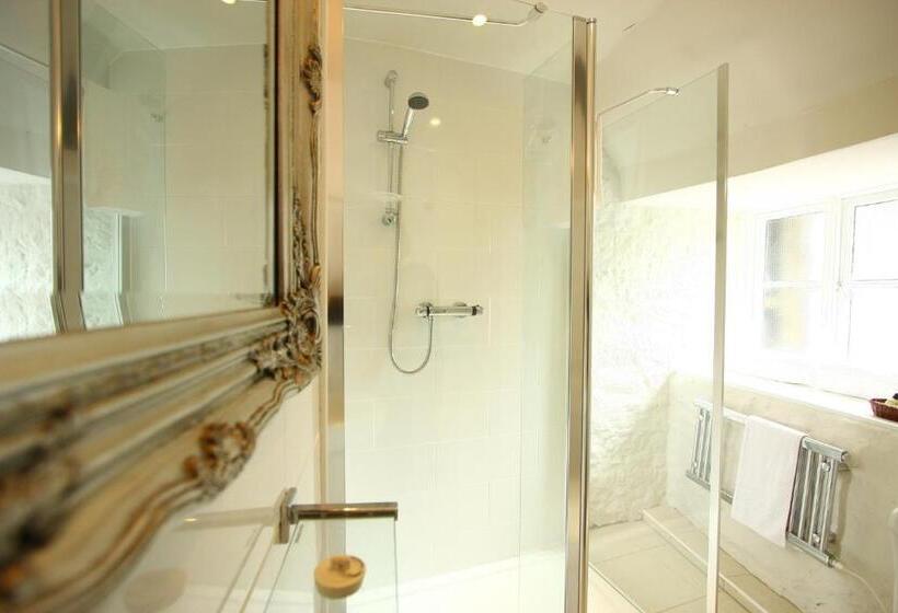 The Oxenham Arms Hotel Devon