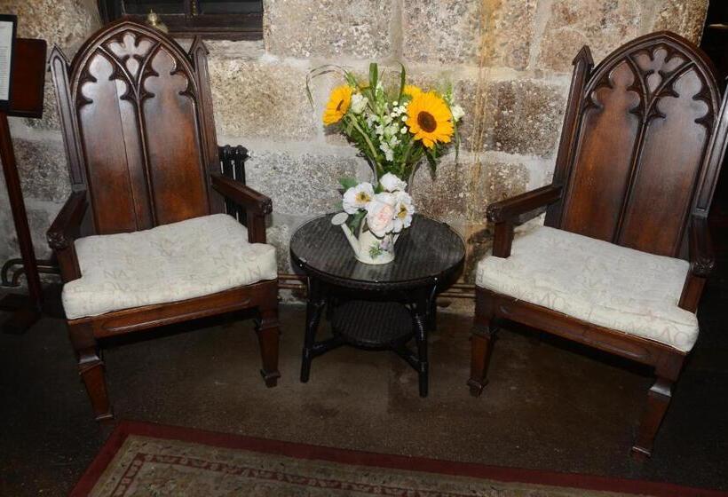 The Oxenham Arms Hotel Devon