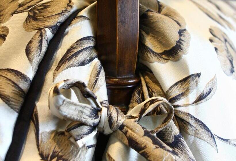 The Oxenham Arms Hotel Devon