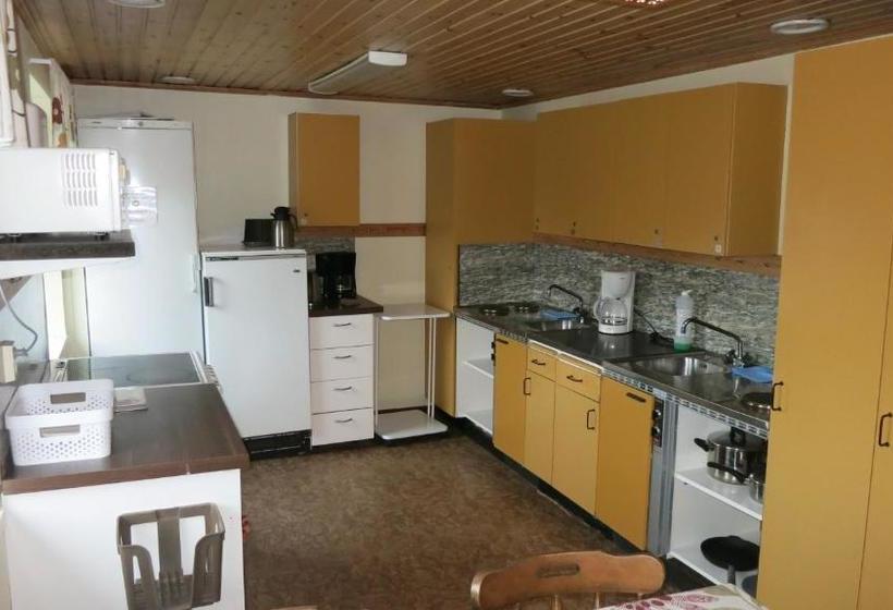 Vallersviks Vandrarhem änggården