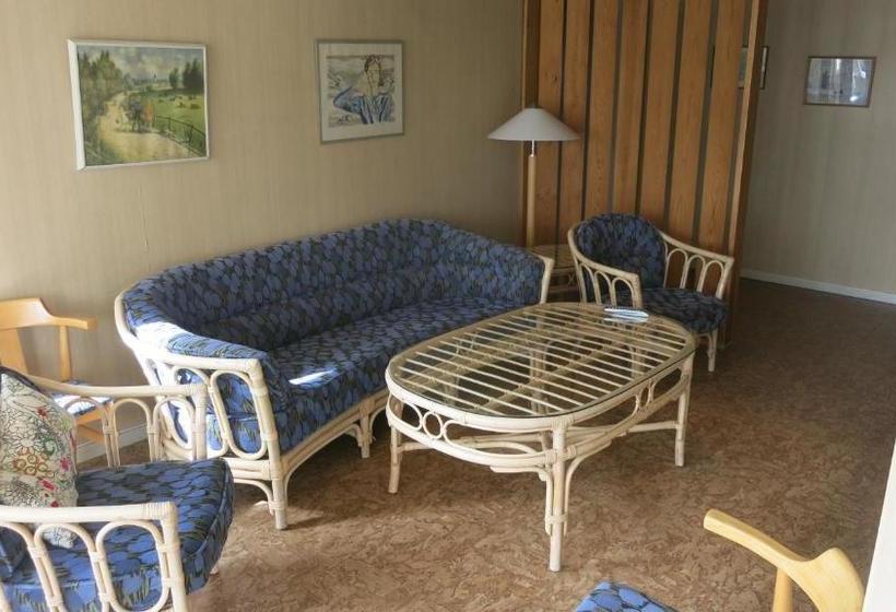 Vallersviks Vandrarhem änggården