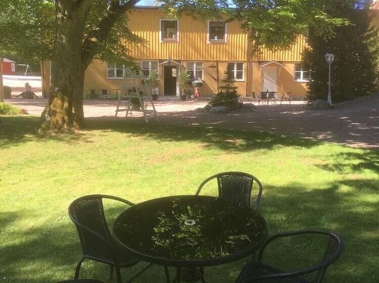 Vänhems Cafe & Vandrarhem   Hostel