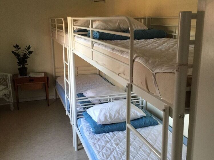 Vänhems Cafe & Vandrarhem   Hostel