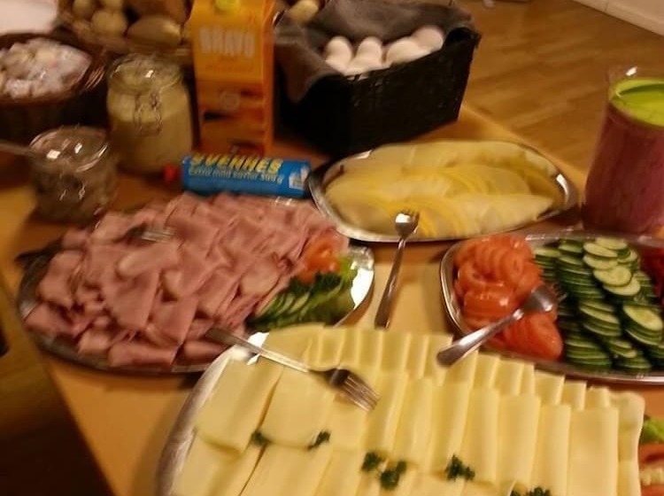 Vänhems Cafe & Vandrarhem   Hostel