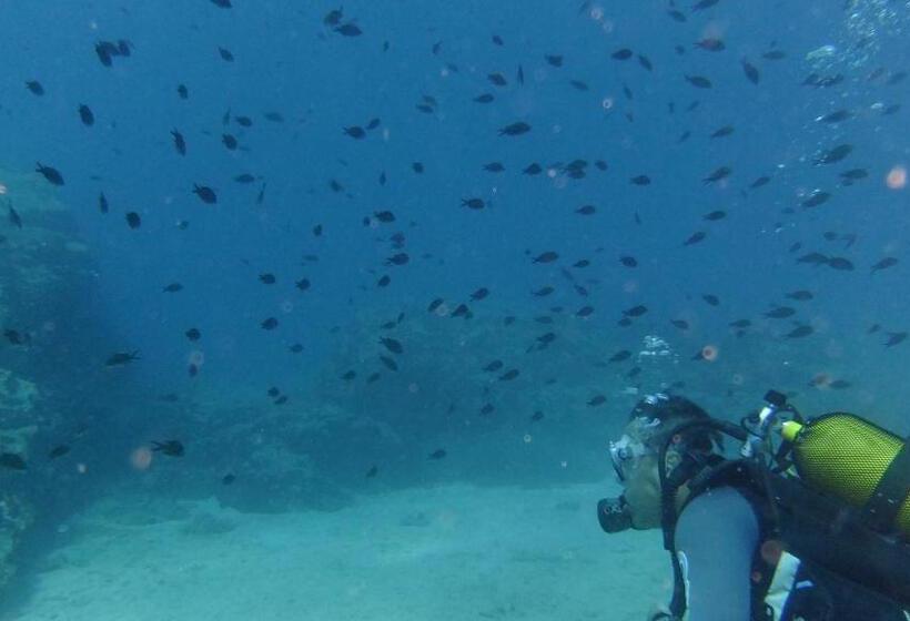 Cape Kanapitsa Hotel & Suites