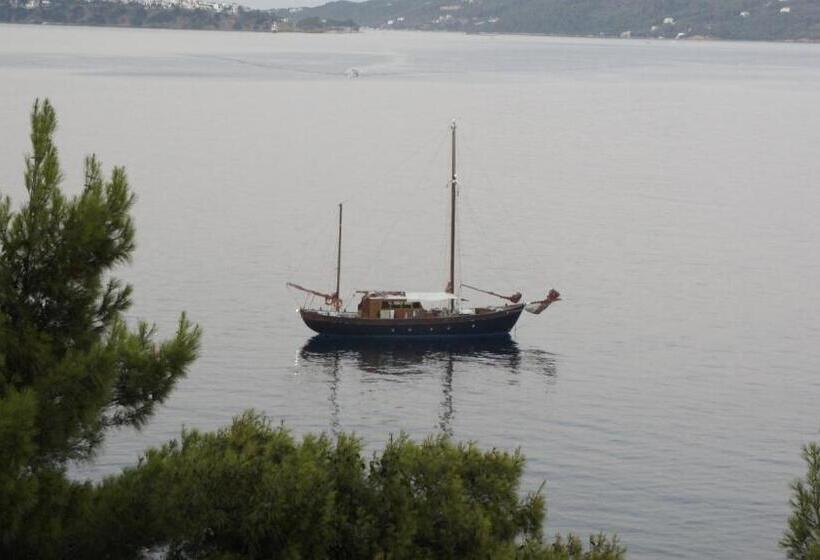 Cape Kanapitsa Hotel & Suites