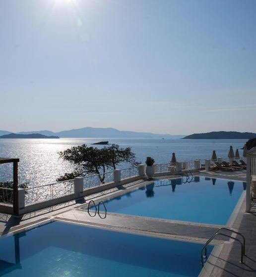 Cape Kanapitsa Hotel & Suites