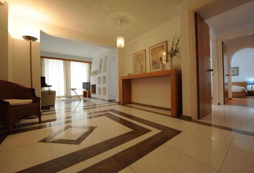 Cape Kanapitsa Hotel & Suites