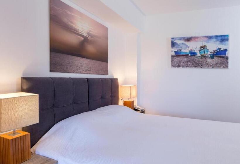 Cape Kanapitsa Hotel & Suites