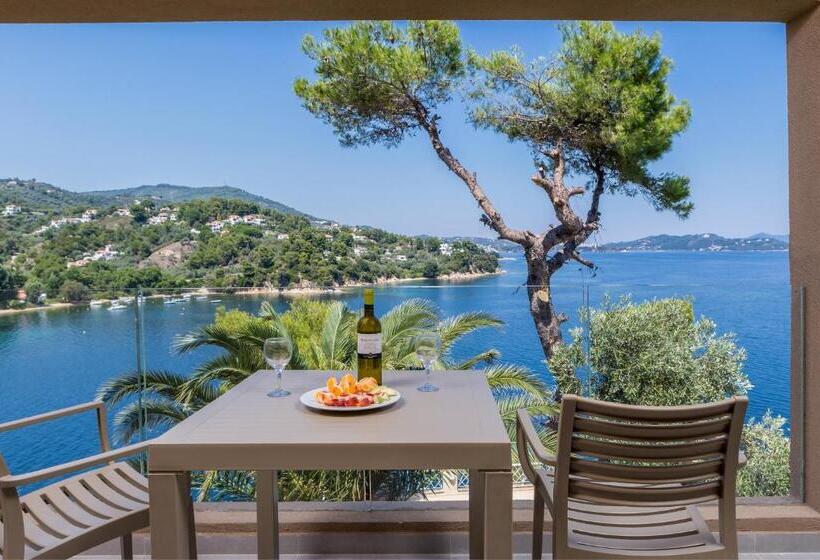 Cape Kanapitsa Hotel & Suites