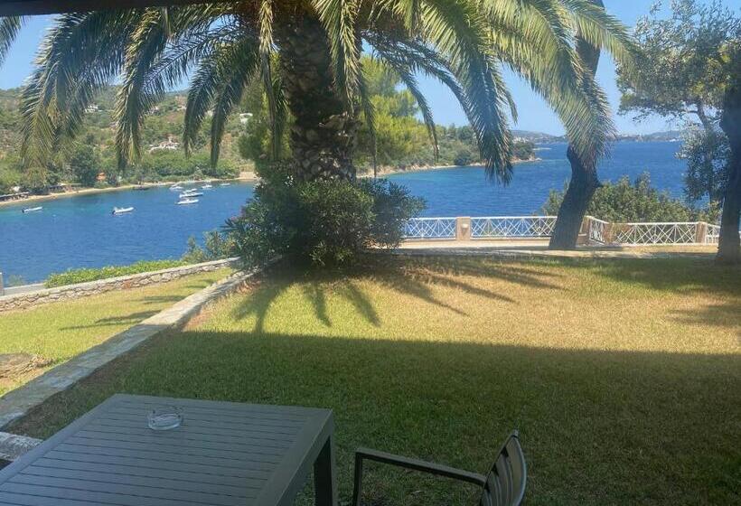 Cape Kanapitsa Hotel & Suites