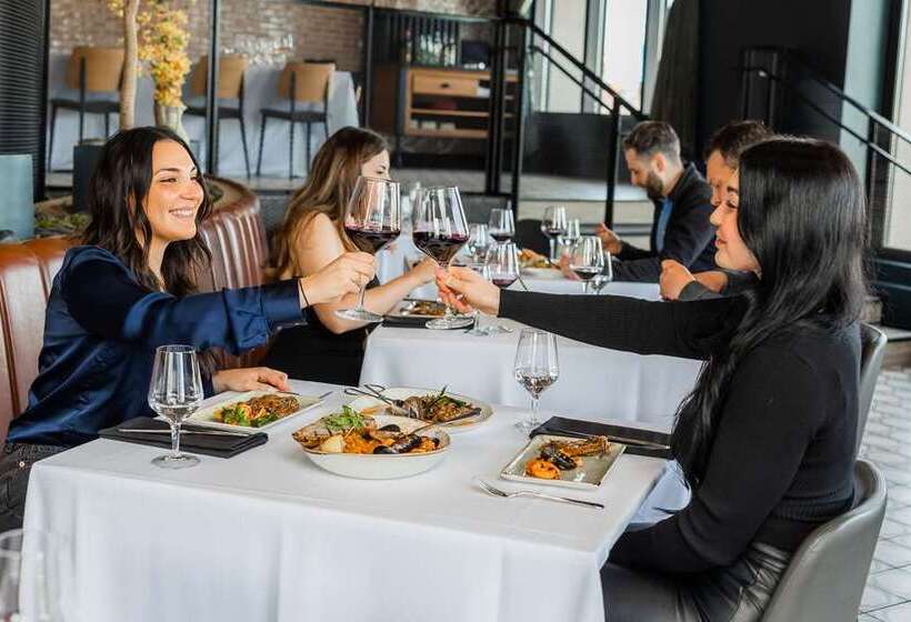 Hilton Niagara Falls/fallsview Hotel & Suites