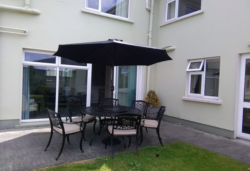 فندق فئة نجمة واحدة Castle Lodge