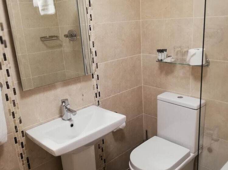 فندق فئة نجمة واحدة Castle Lodge