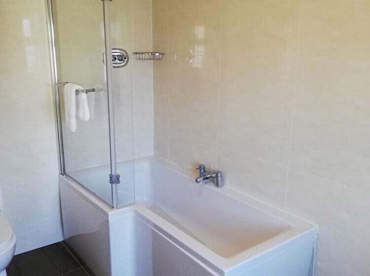 فندق فئة نجمة واحدة Castle Lodge