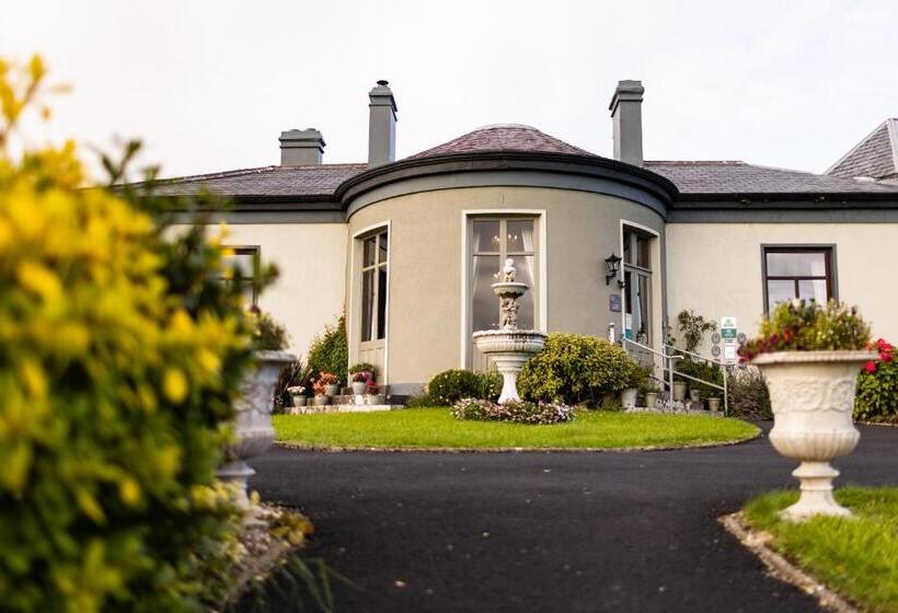 Отель Ballinalacken Castle Country House