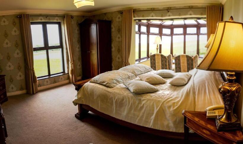 Отель Ballinalacken Castle Country House