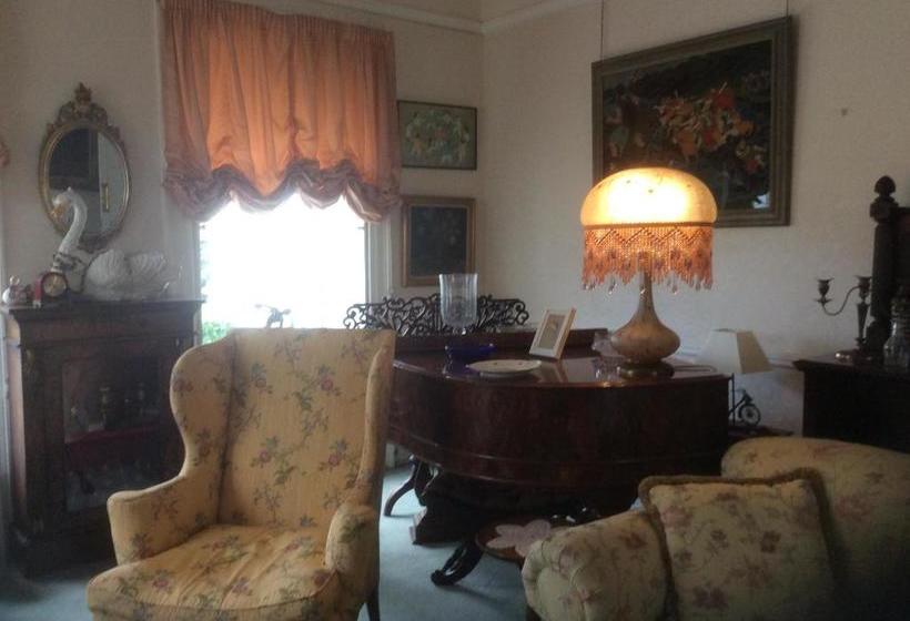 فندق Barrowville Guest House