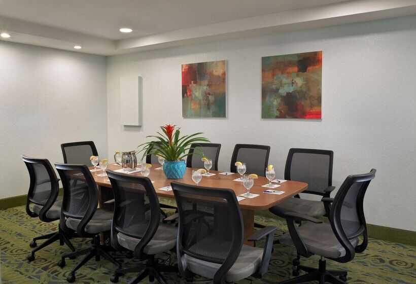 هتل Best Western Plus Atlantic Beach Resort