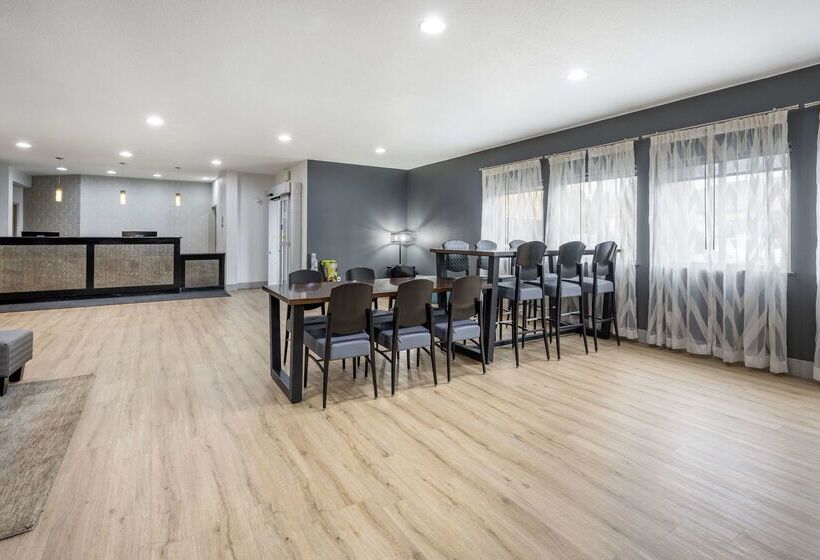 호텔 Best Western Plus Peppertree Airport Inn