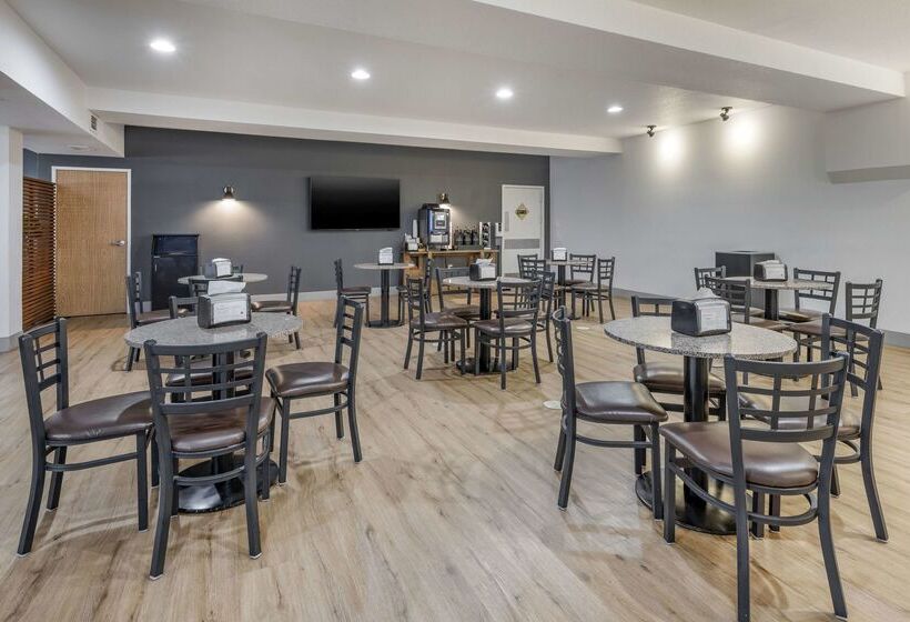 호텔 Best Western Plus Peppertree Airport Inn