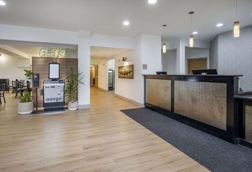 호텔 Best Western Plus Peppertree Airport Inn