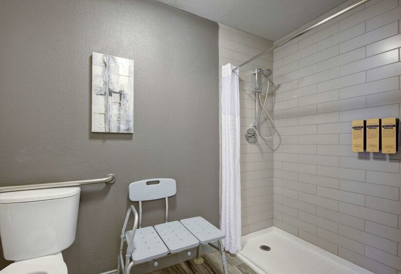 호텔 Best Western Plus Peppertree Airport Inn