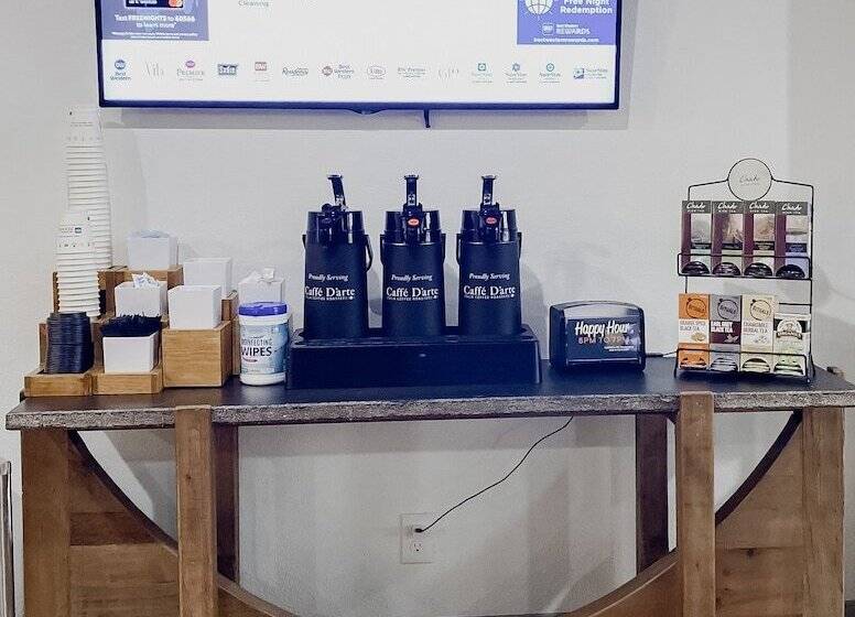 호텔 Best Western Plus Peppertree Airport Inn