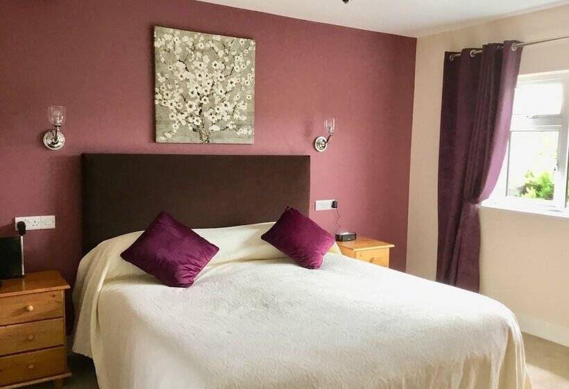 Отель Buttermilk Lodge Guest Accommodation