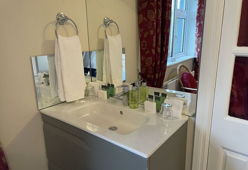 Отель Buttermilk Lodge Guest Accommodation