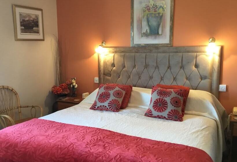 Отель Buttermilk Lodge Guest Accommodation