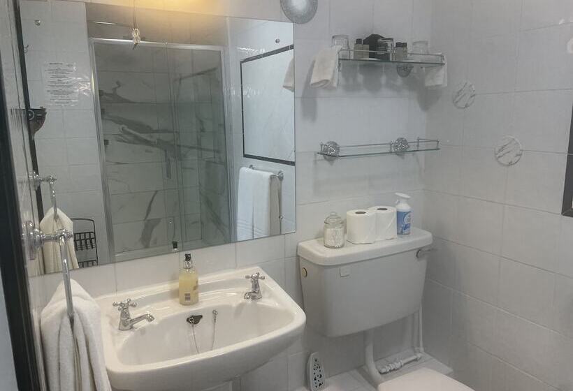 Отель Buttermilk Lodge Guest Accommodation