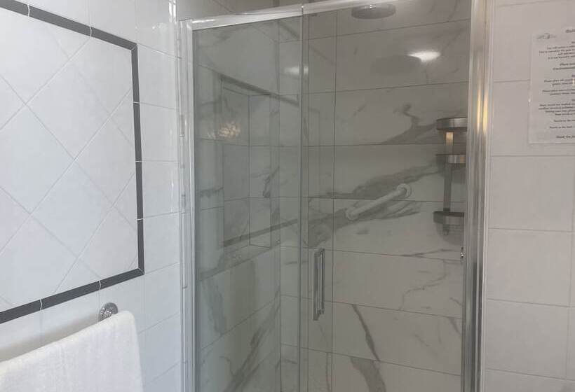 Отель Buttermilk Lodge Guest Accommodation