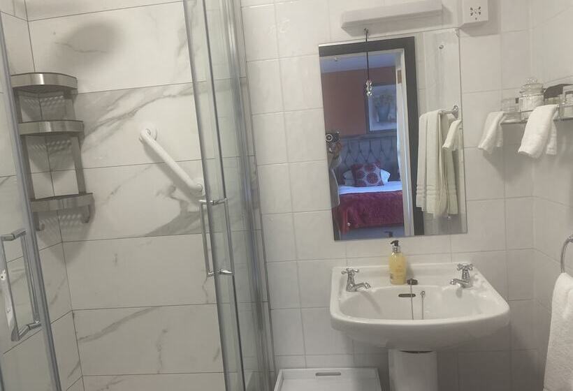 Отель Buttermilk Lodge Guest Accommodation