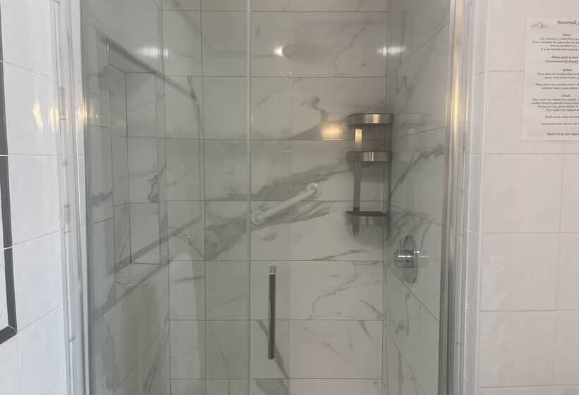 Отель Buttermilk Lodge Guest Accommodation