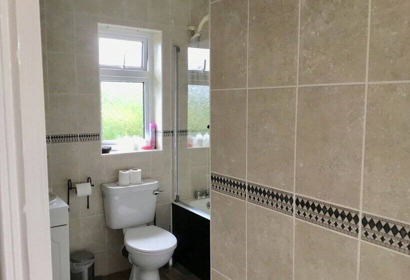 Отель Buttermilk Lodge Guest Accommodation