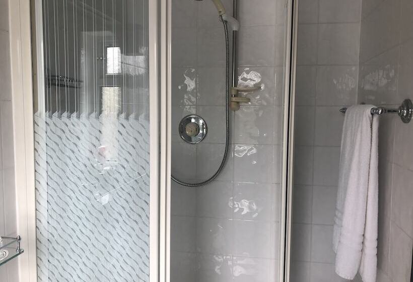 Отель Buttermilk Lodge Guest Accommodation