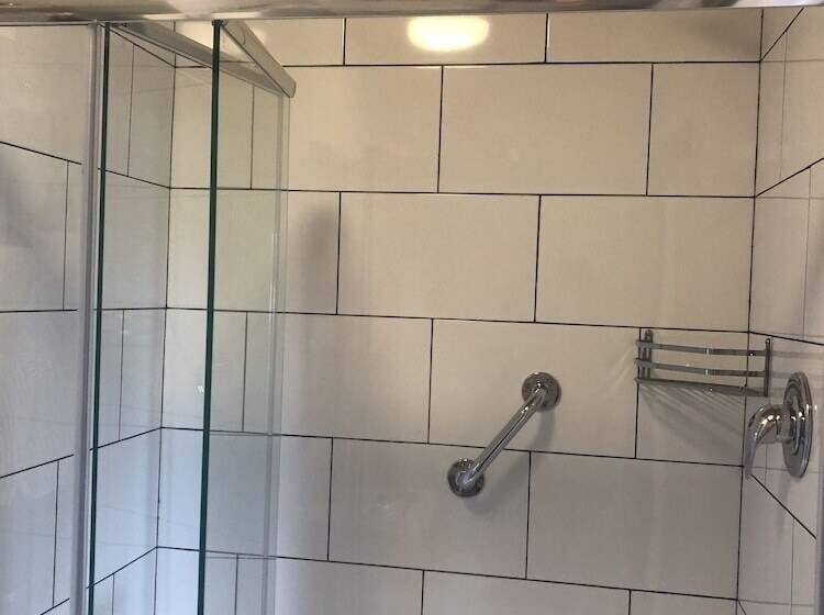 Отель Buttermilk Lodge Guest Accommodation