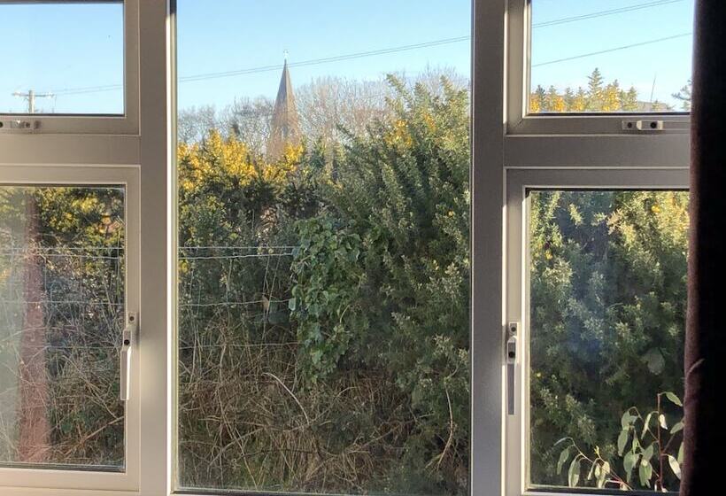 Отель Buttermilk Lodge Guest Accommodation