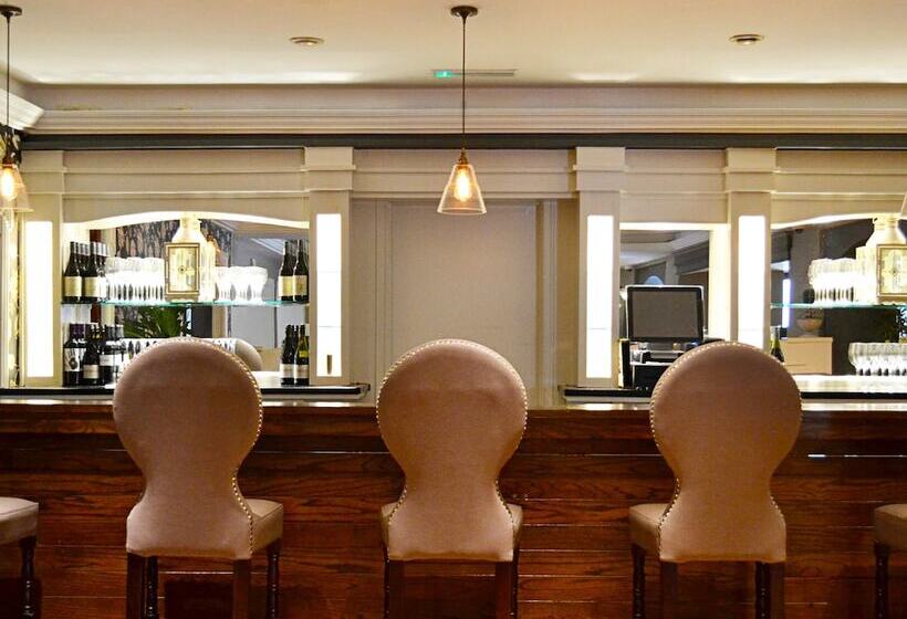 Отель Cill Aodain Court