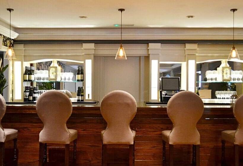 Отель Cill Aodain Court