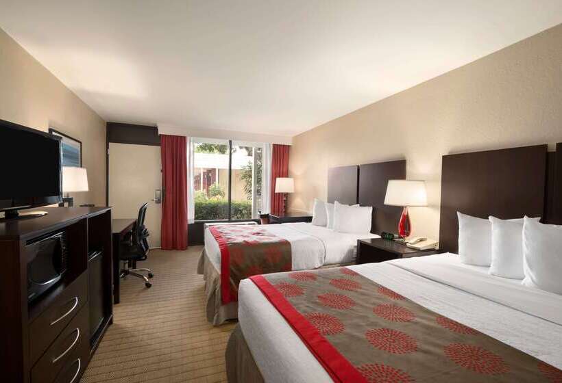 فندق Collins  Naples